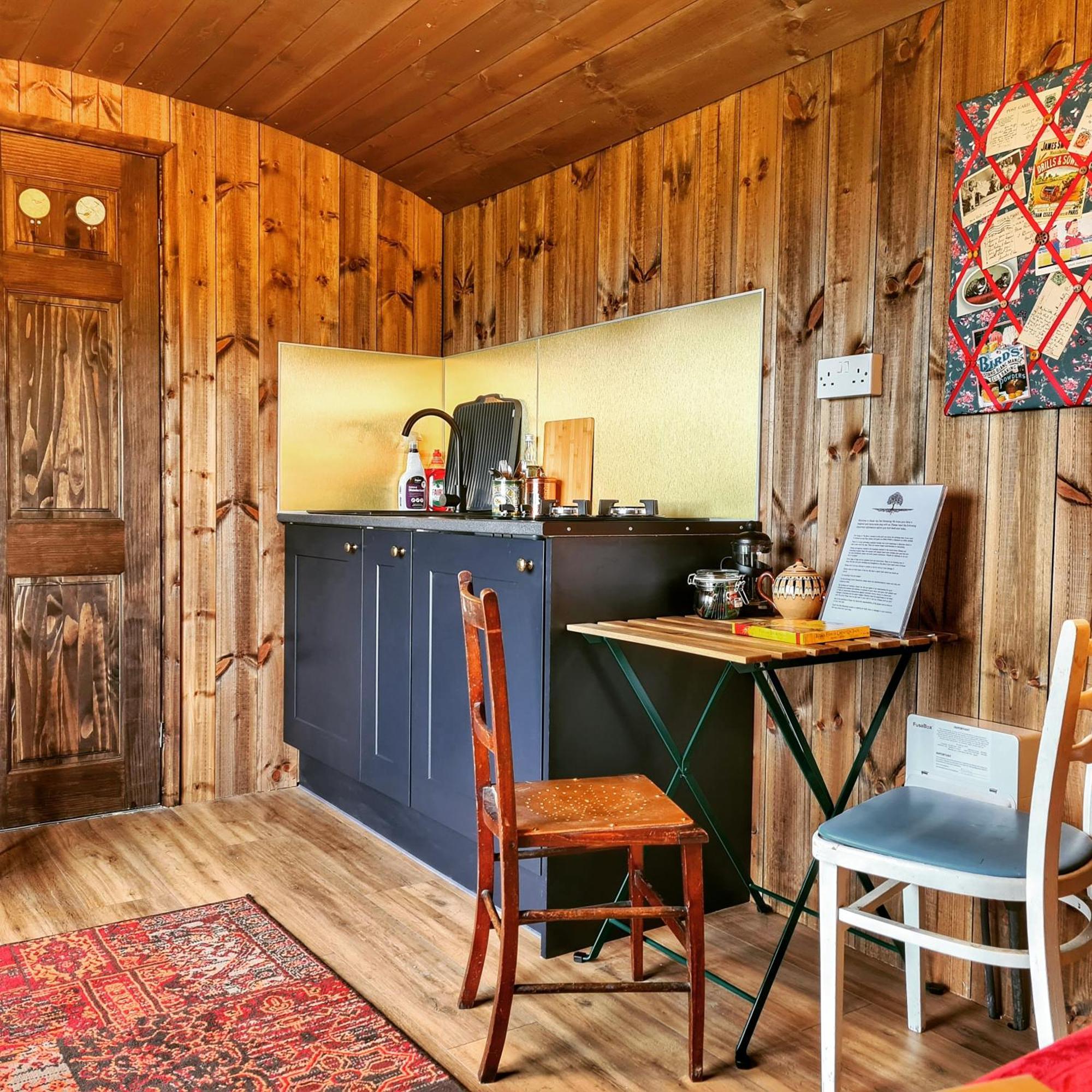 Hotel Under The Oak Glamping Caerphilly Zewnętrze zdjęcie